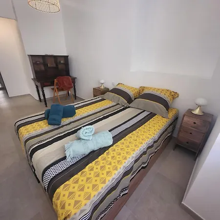 T2 Centre Apartment *