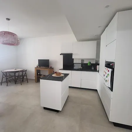 T2 Centre Apartment *